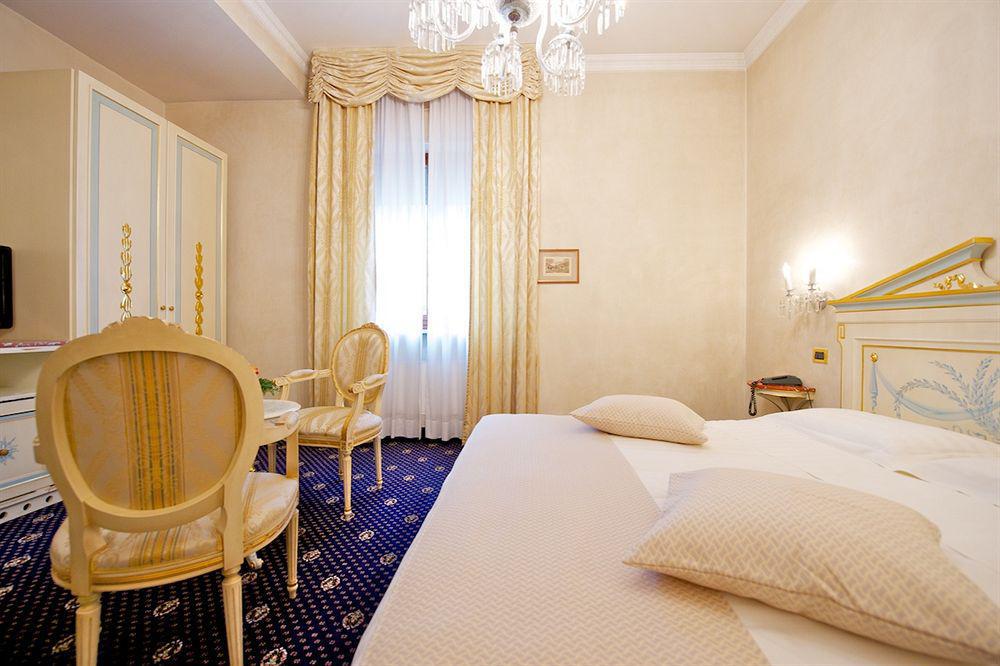 Отель Mercure Parma Stendhal Экстерьер фото