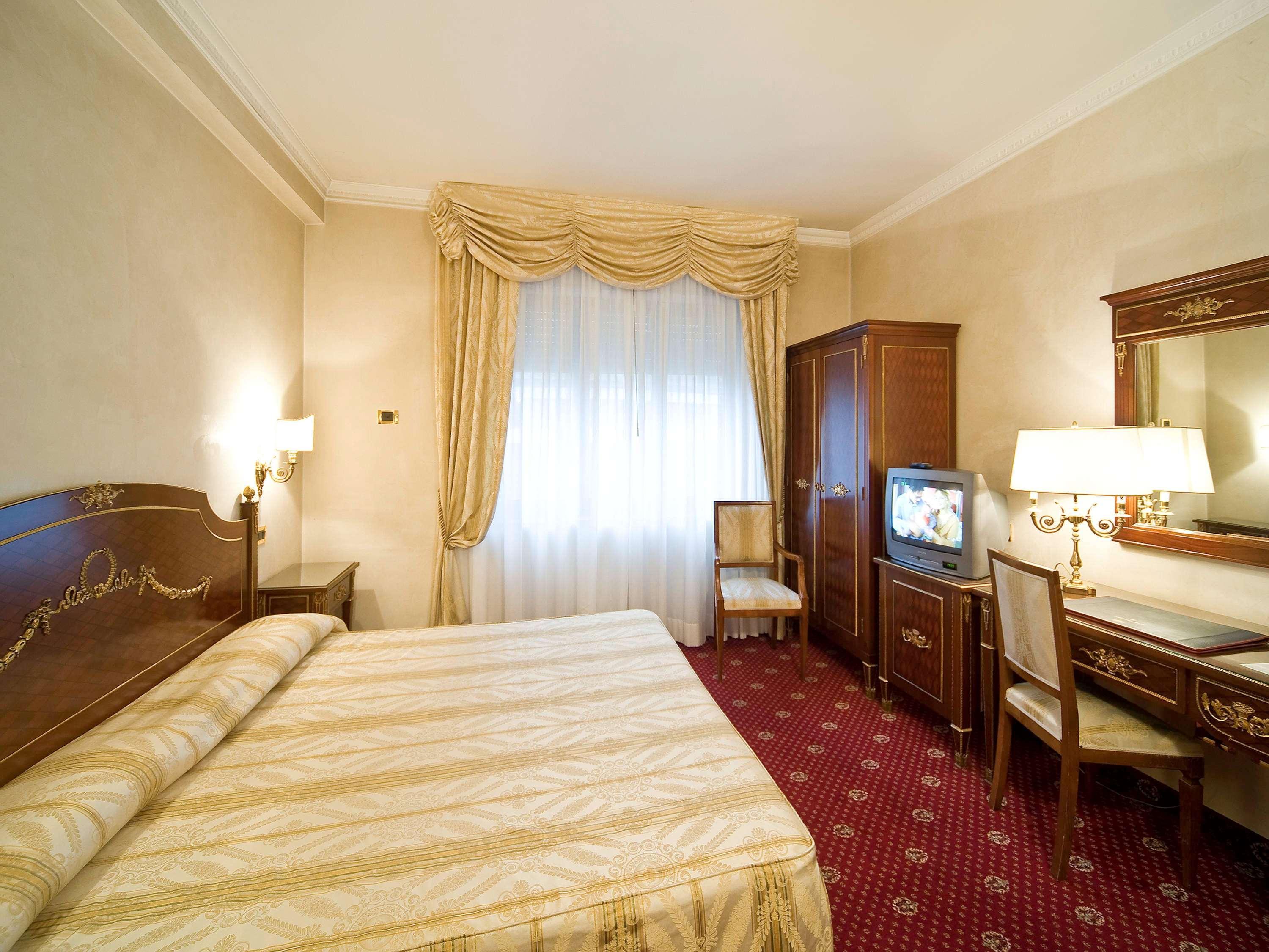 Отель Mercure Parma Stendhal Экстерьер фото